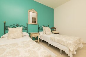 Spikes in Pueblo Nuevo