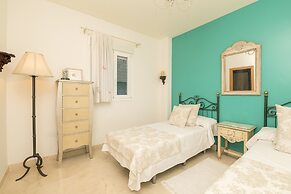 Spikes in Pueblo Nuevo