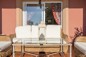 Spikes in Pueblo Nuevo