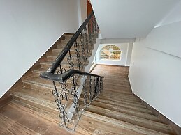 Mountain Vista Retreat