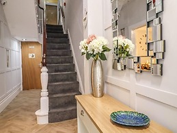 7-bed Beachside Retreat - Free Parking & Pets!