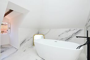 TUDISI LUX SUITES by DOMINIUM