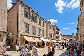 TUDISI LUX SUITES by DOMINIUM