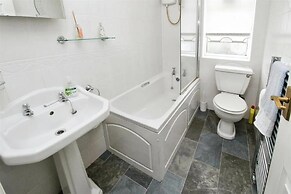 2BR Home/garden/patio/city Access/6 Guests