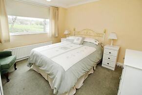 2BR Home/garden/patio/city Access/6 Guests