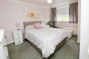 2BR Home/garden/patio/city Access/6 Guests