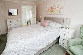 2BR Home/garden/patio/city Access/6 Guests