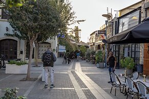 75 Prokymea- Steps From the Sea, Downtown, Balcony