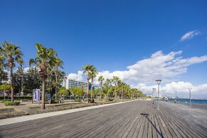 75 Prokymea- Steps From the Sea, Downtown, Balcony