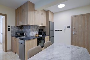 75 Prokymea- Steps From the Sea, Downtown, Balcony