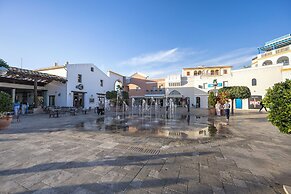 75 Prokymea- Steps From the Sea, Downtown, Balcony