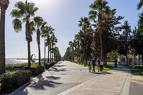 75 Prokymea- Steps From the Sea, Downtown, Balcony