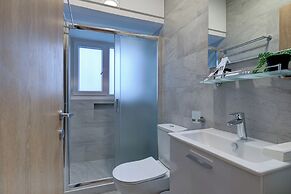 75 Prokymea- Steps From the Sea, Downtown, Balcony