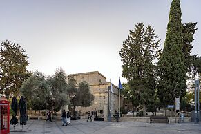 75 Prokymea- Steps From the Sea, Downtown, Balcony