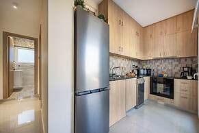 74 Prokymea- Steps From the Sea, Downtown, Balcony