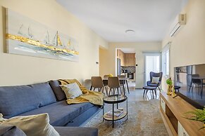 74 Prokymea- Steps From the Sea, Downtown, Balcony