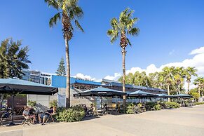 74 Prokymea- Steps From the Sea, Downtown, Balcony