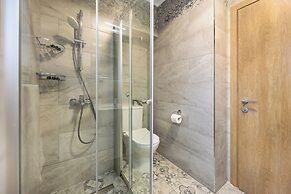 74 Prokymea- Steps From the Sea, Downtown, Balcony