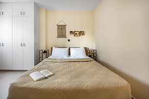 74 Prokymea- Steps From the Sea, Downtown, Balcony