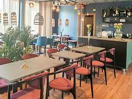 Inviting Vacation Home With Breakfast