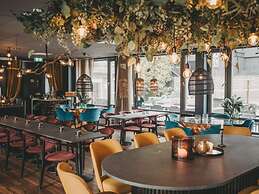 Inviting Vacation Home With Breakfast