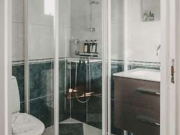 Inviting Hotel Room With Free Breakfast