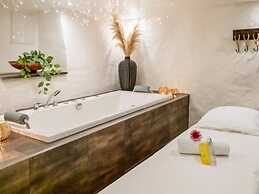 Inviting Hotel Room With Free Breakfast