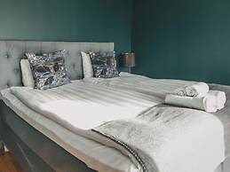 Inviting Hotel Room With Free Breakfast