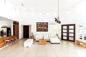 The Golf Oasis Villa by Acomodo