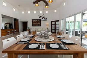 The Golf Oasis Villa by Acomodo