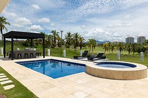 The Golf Oasis Villa by Acomodo