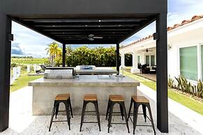 The Golf Oasis Villa by Acomodo