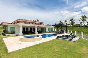 The Golf Oasis Villa by Acomodo