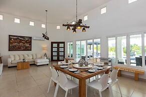 The Golf Oasis Villa by Acomodo