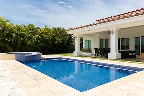 The Golf Oasis Villa by Acomodo