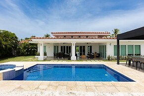 The Golf Oasis Villa by Acomodo