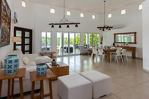 The Golf Oasis Villa by Acomodo