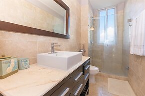 The Big Family Condo by Acomodo