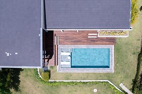 Villa Futura by Acomodo