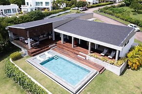 Villa Futura by Acomodo