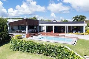 Villa Futura by Acomodo