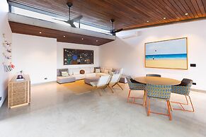 Villa Futura by Acomodo