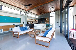 Villa Futura by Acomodo