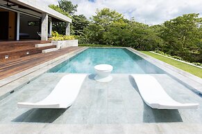 Villa Futura by Acomodo