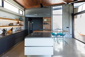 Villa Futura by Acomodo