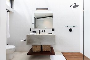 Villa Futura by Acomodo