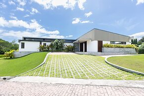 Villa Futura by Acomodo