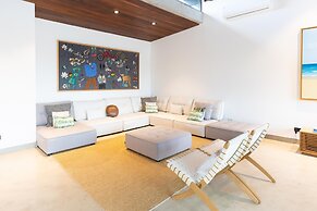 Villa Futura by Acomodo