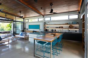 Villa Futura by Acomodo