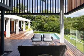 Villa Futura by Acomodo